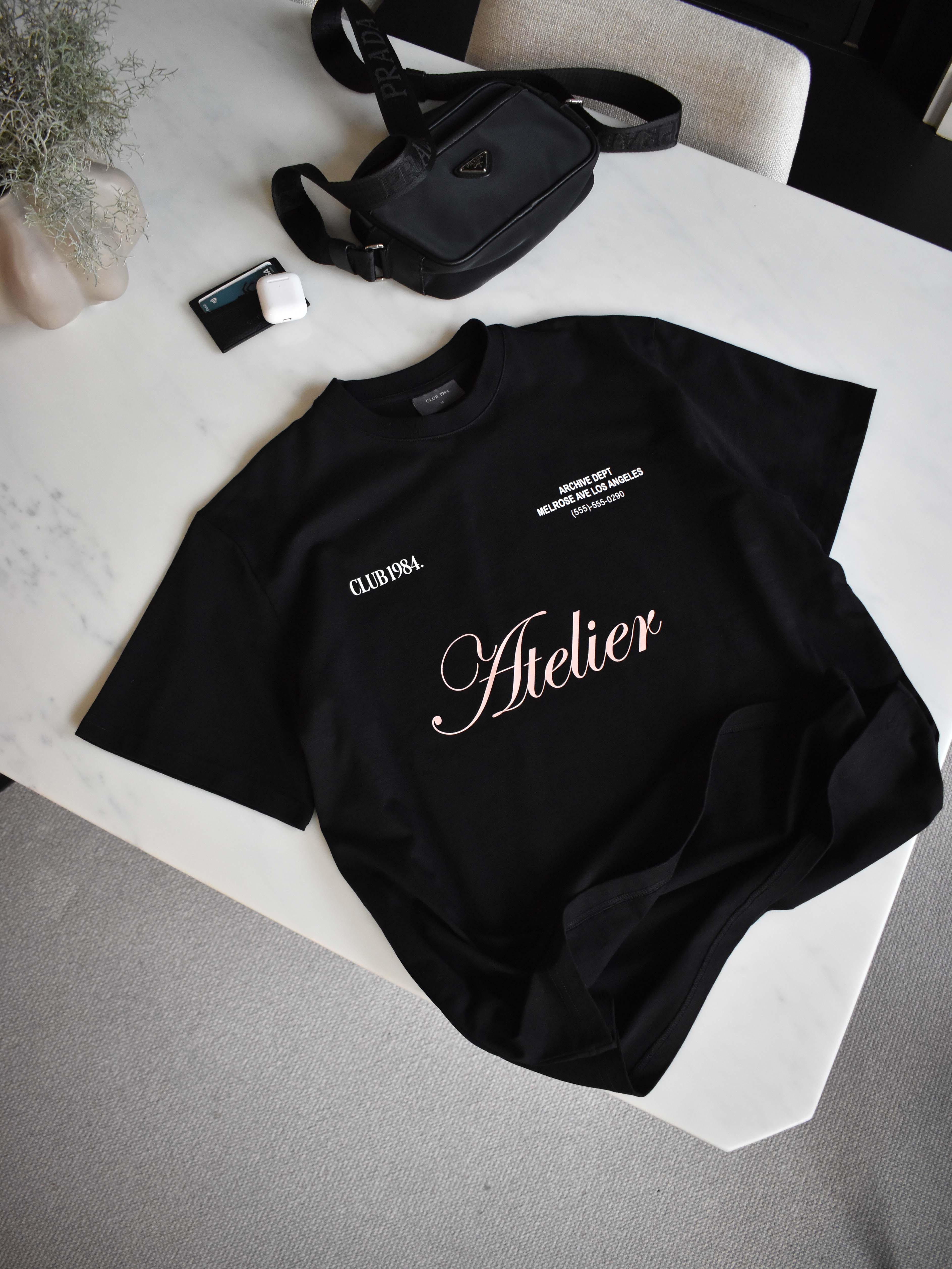 CLUB 1984. Atelier T-shirt - Black T-Shirt