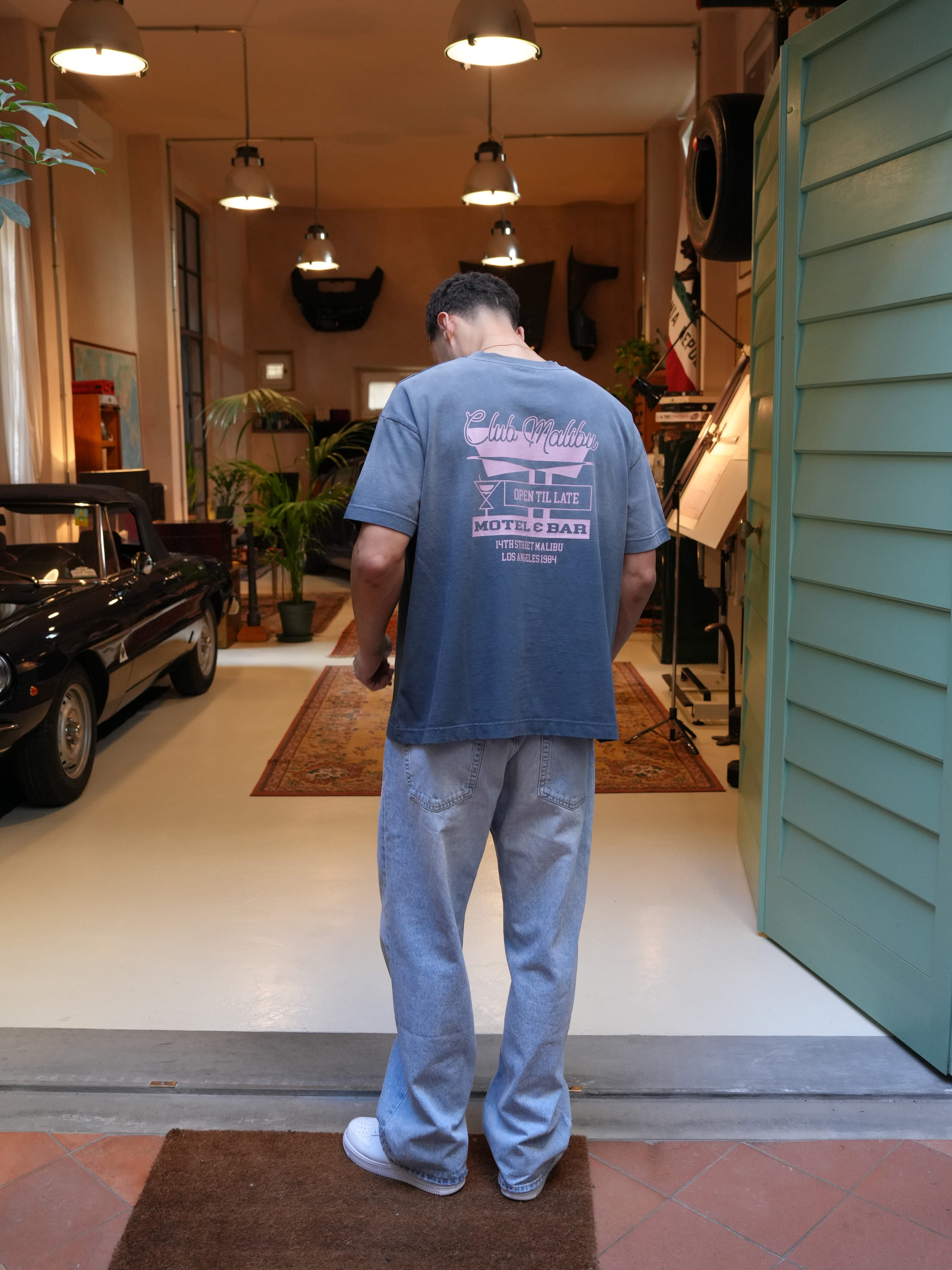 CLUB 1984. Club Malibu T-shirt - Washed Grey T-Shirt