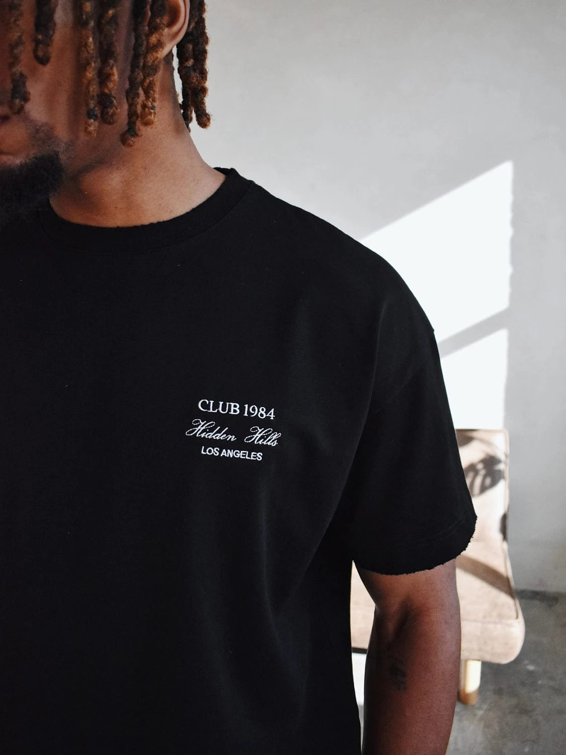 CLUB 1984. Hidden Hills Distressed T-Shirt - Black T-Shirt