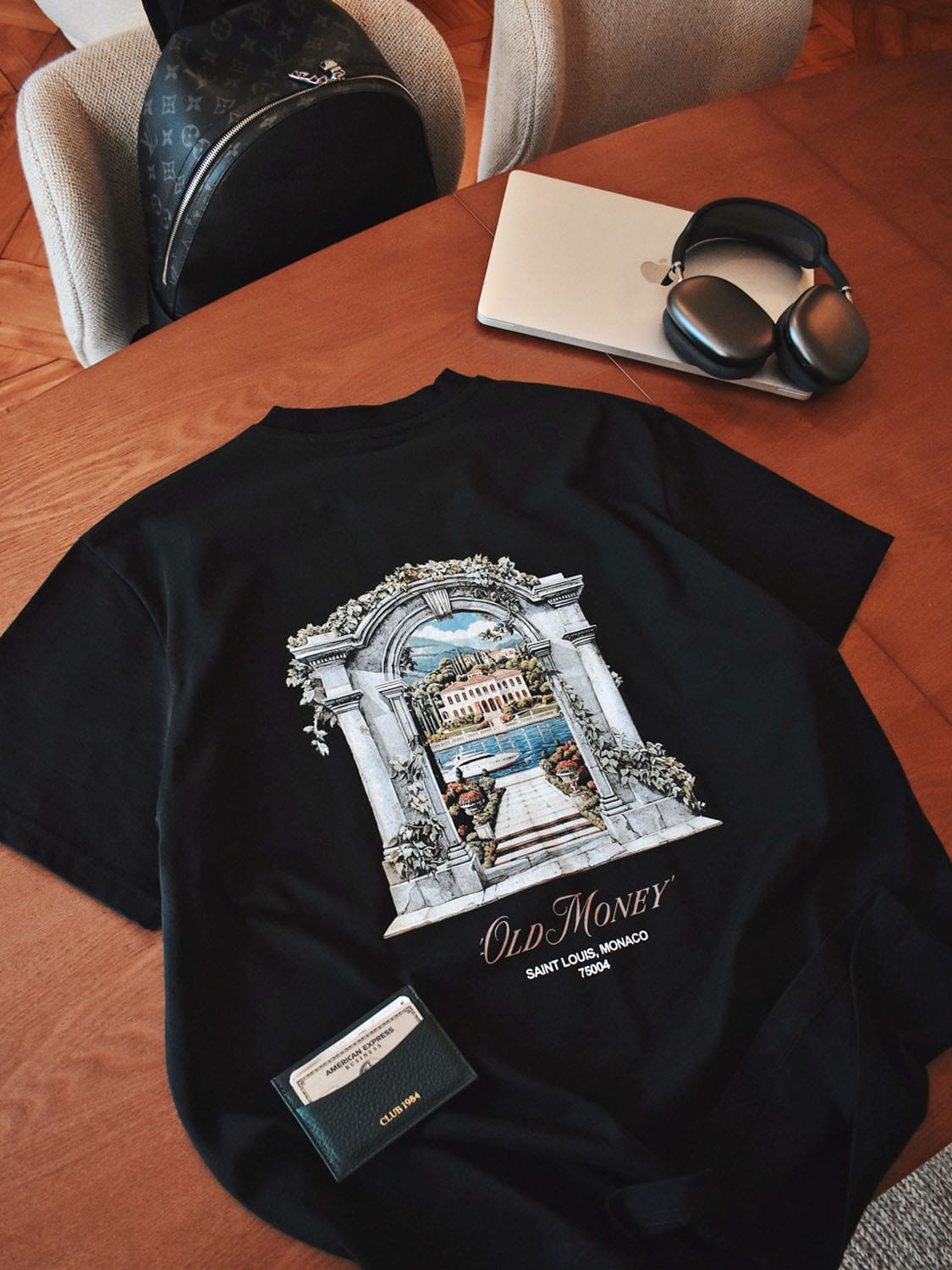 CLUB 1984. Old Money T-shirt - Black T-Shirt