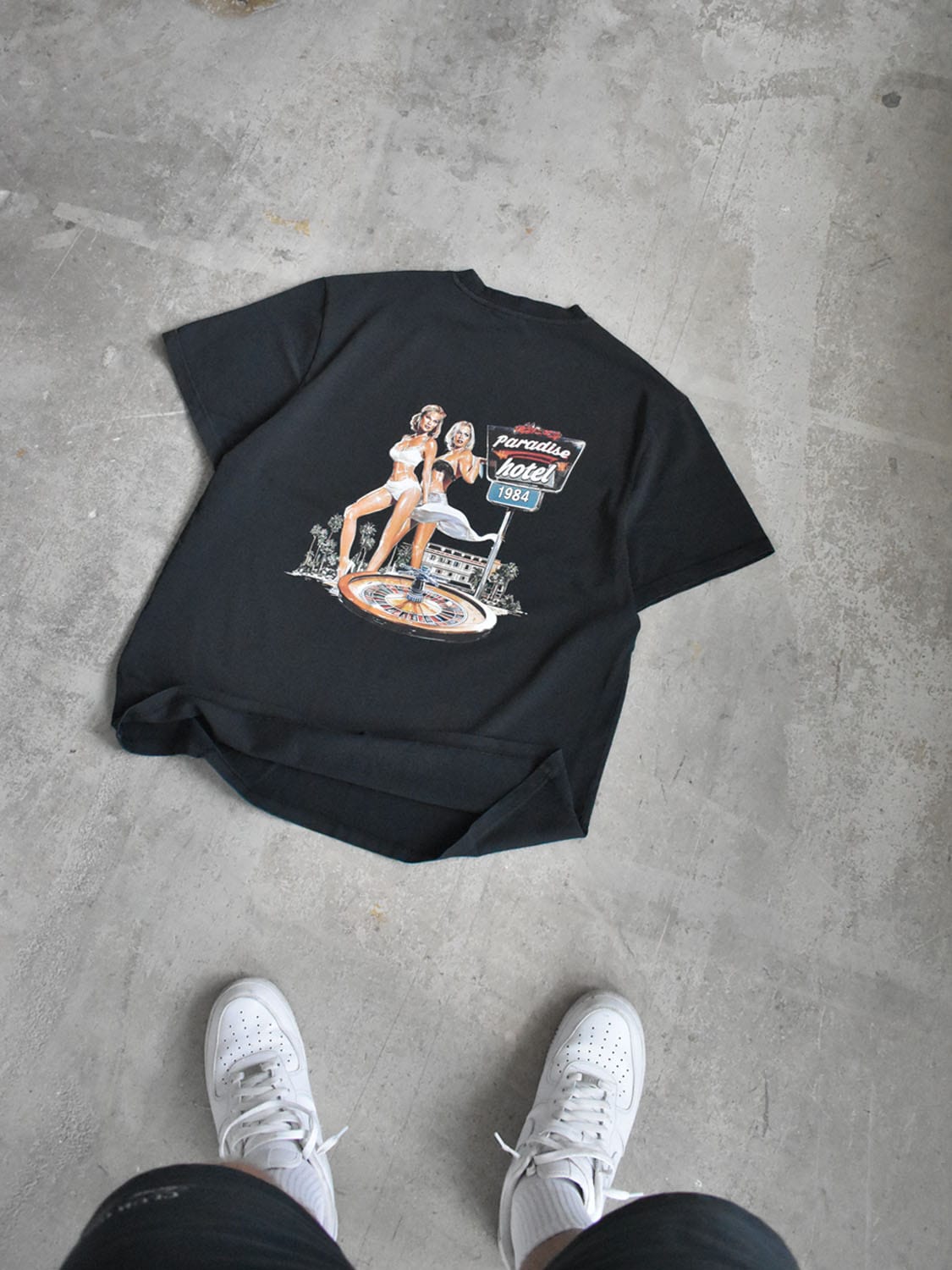 CLUB 1984. Paradise Hotel T-shirt - Washed Black T-Shirt