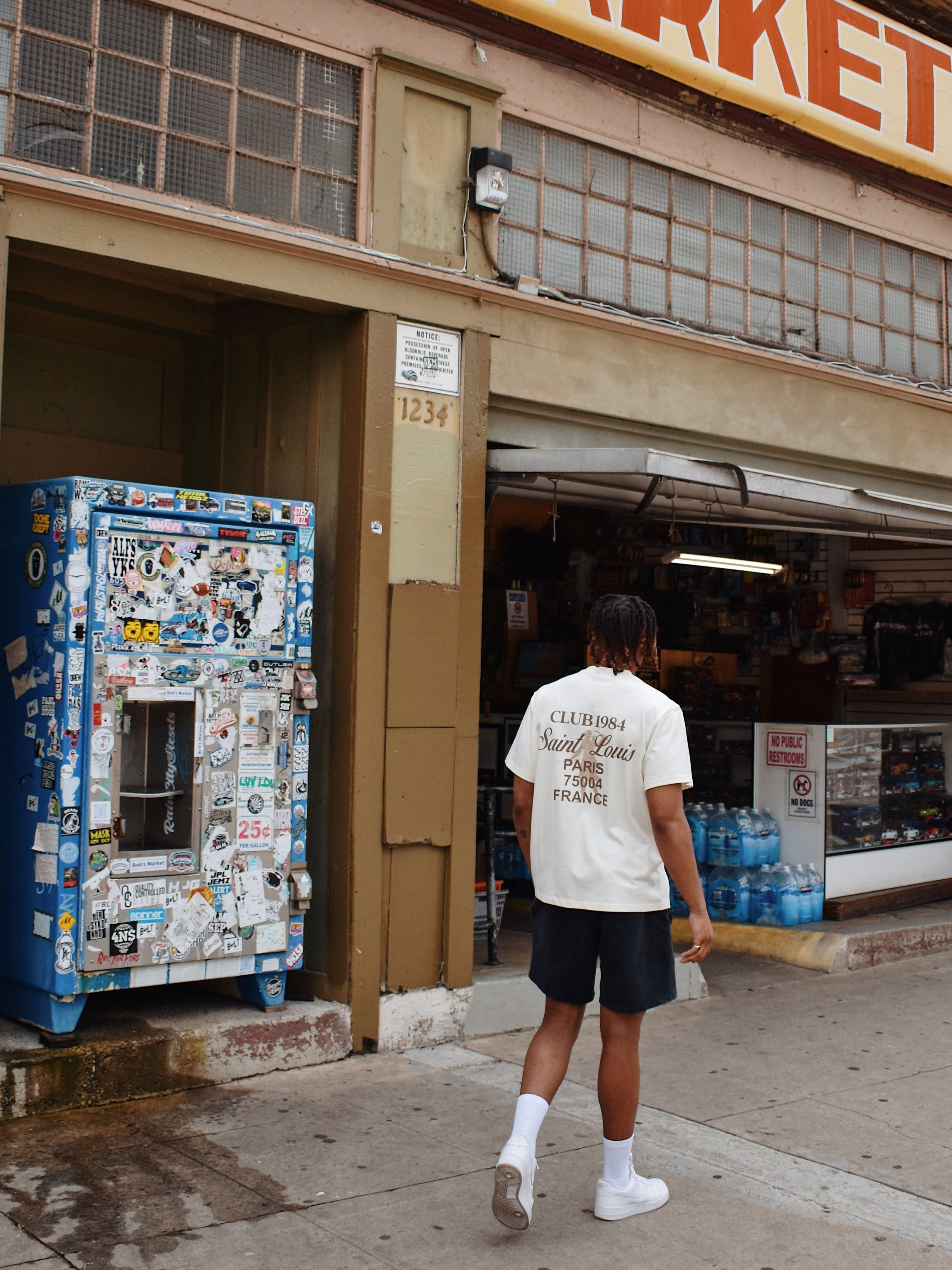 CLUB 1984. Patron 84 T-shirt - Off White/Beige T-Shirt