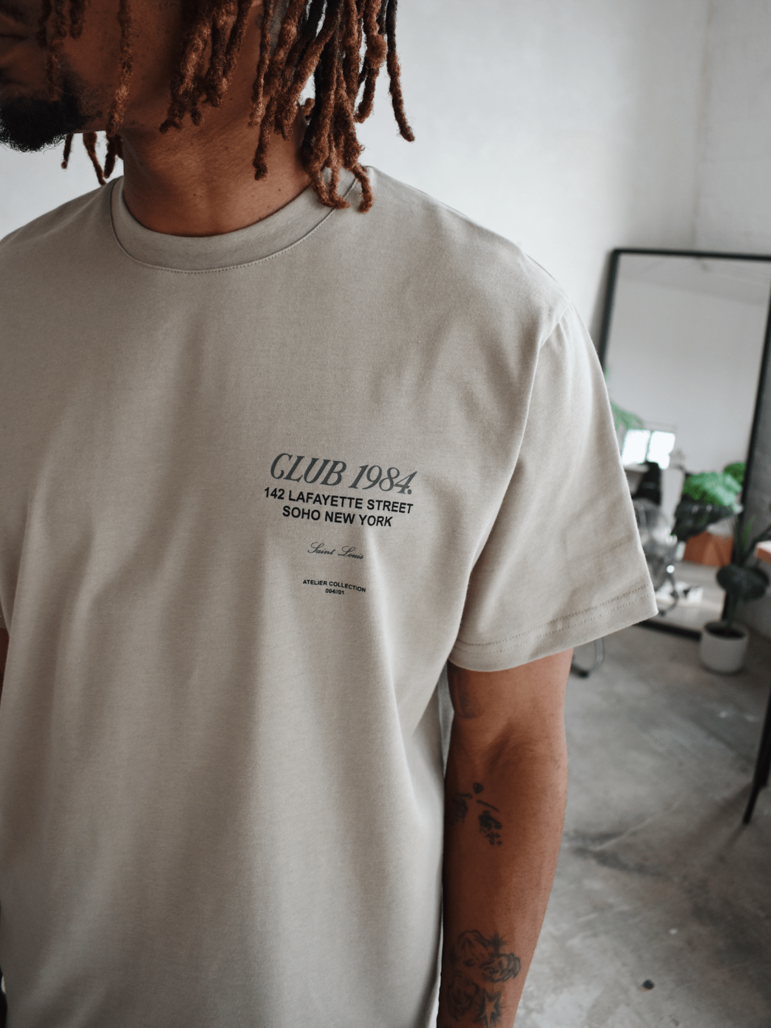 CLUB 1984. Soho T-shirt - Dark Taupe T-Shirt