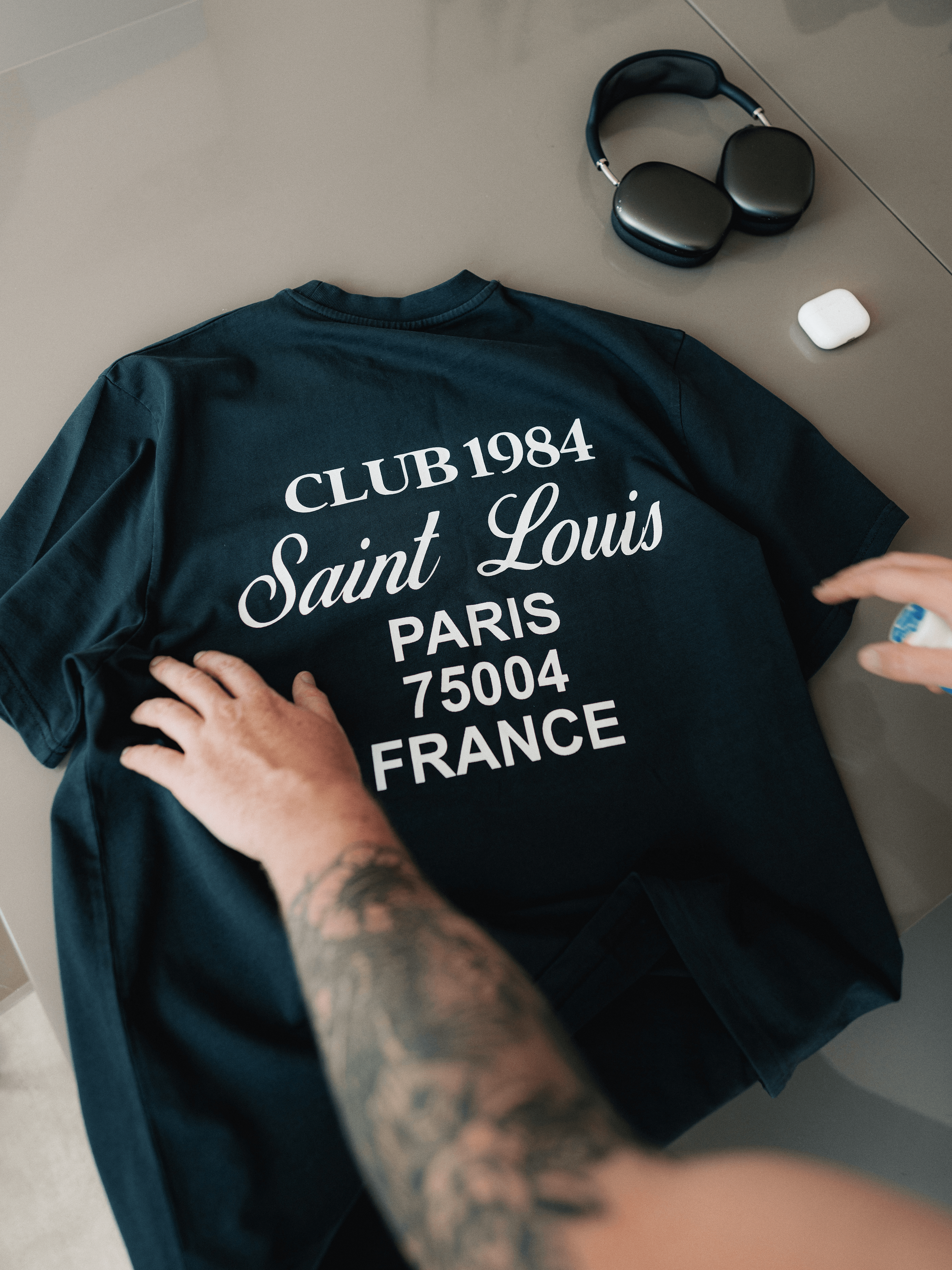 CLUB 1984. Patron Script T-shirt - Washed Black T-Shirt