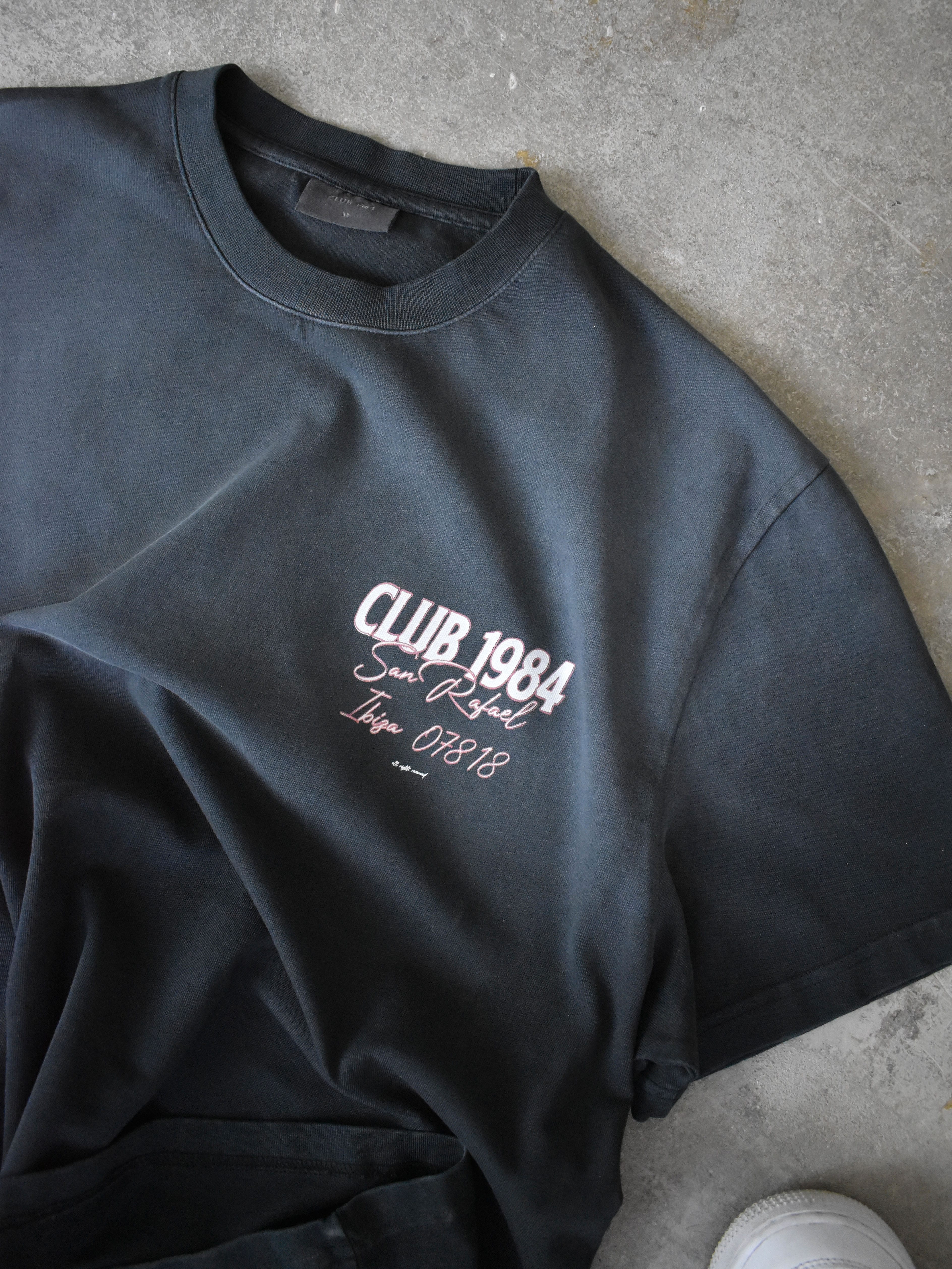 CLUB 1984. San Rafael T-shirt - Washed Black T-Shirt